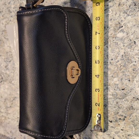 Fossil Heritage Flap black, crossbody purse. - Picture 8 of 9
